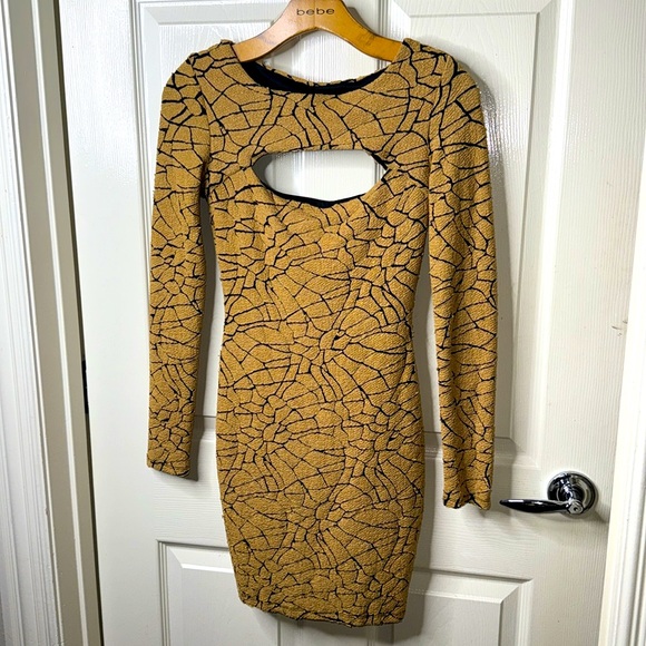 Gold Bodycon Backless dress - Picture 2 of 3